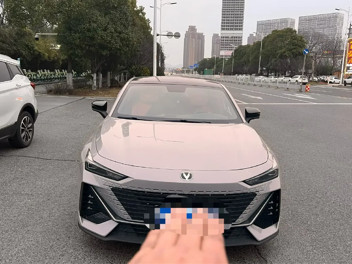 2022 ChangAn UNI-V 1.5T 188HP L4 7DCT,autocango,china used car exporter,china ev exporter,chinese used car exporter,chinese used ev exporter