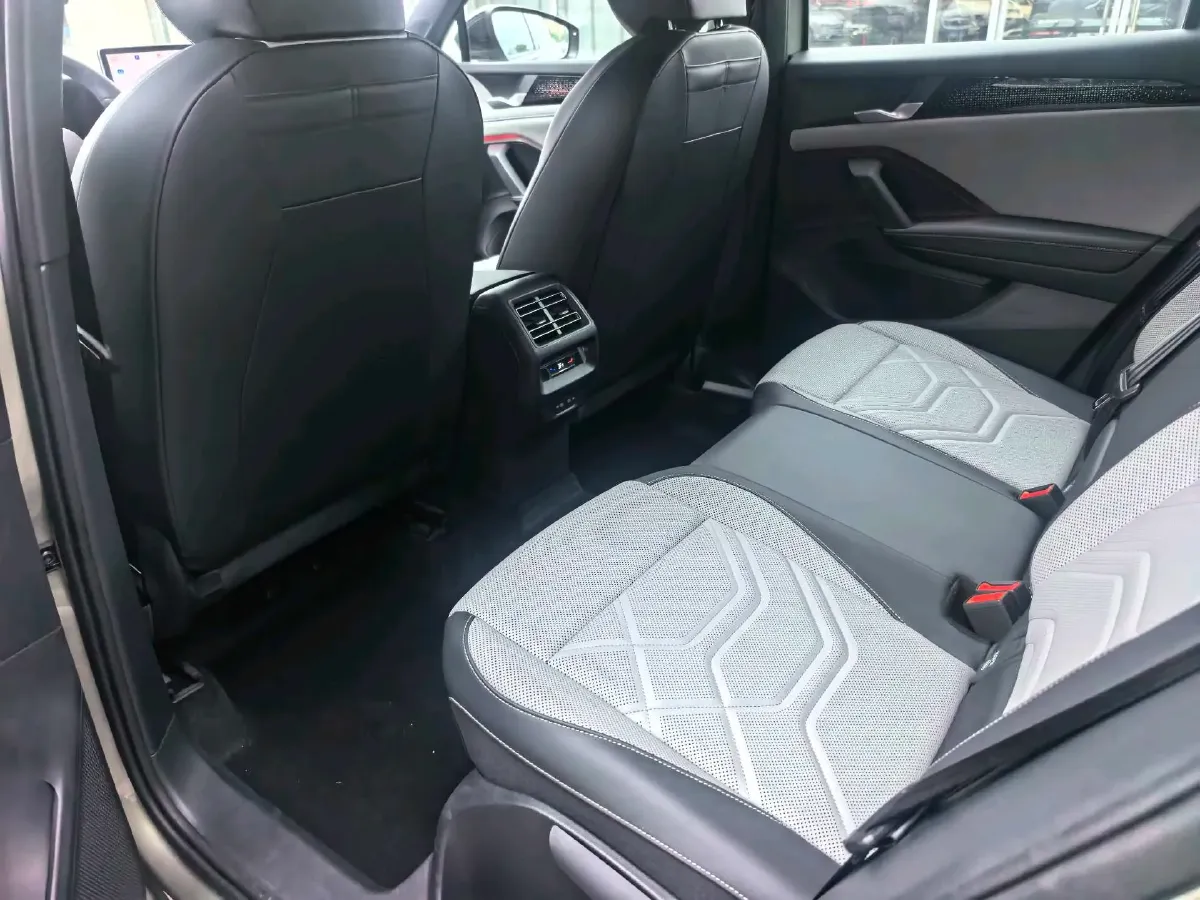 2026 Volkswagen Tayron 2.0T 220HP L4 7DCT,autocango,china used car exporter,china ev exporter,chinese used car exporter,chinese used ev exporter