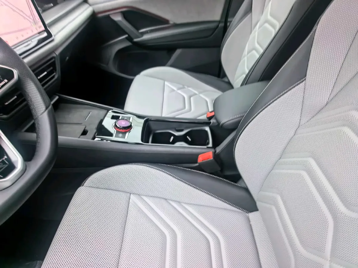 2026 Volkswagen Tayron 2.0T 220HP L4 7DCT,autocango,china used car exporter,china ev exporter,chinese used car exporter,chinese used ev exporter