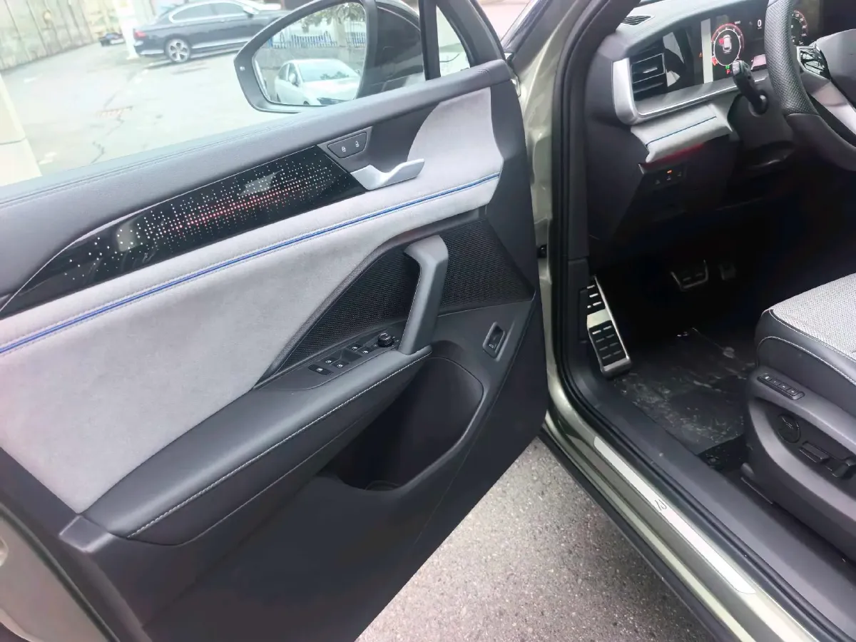 2026 Volkswagen Tayron 2.0T 220HP L4 7DCT,autocango,china used car exporter,china ev exporter,chinese used car exporter,chinese used ev exporter