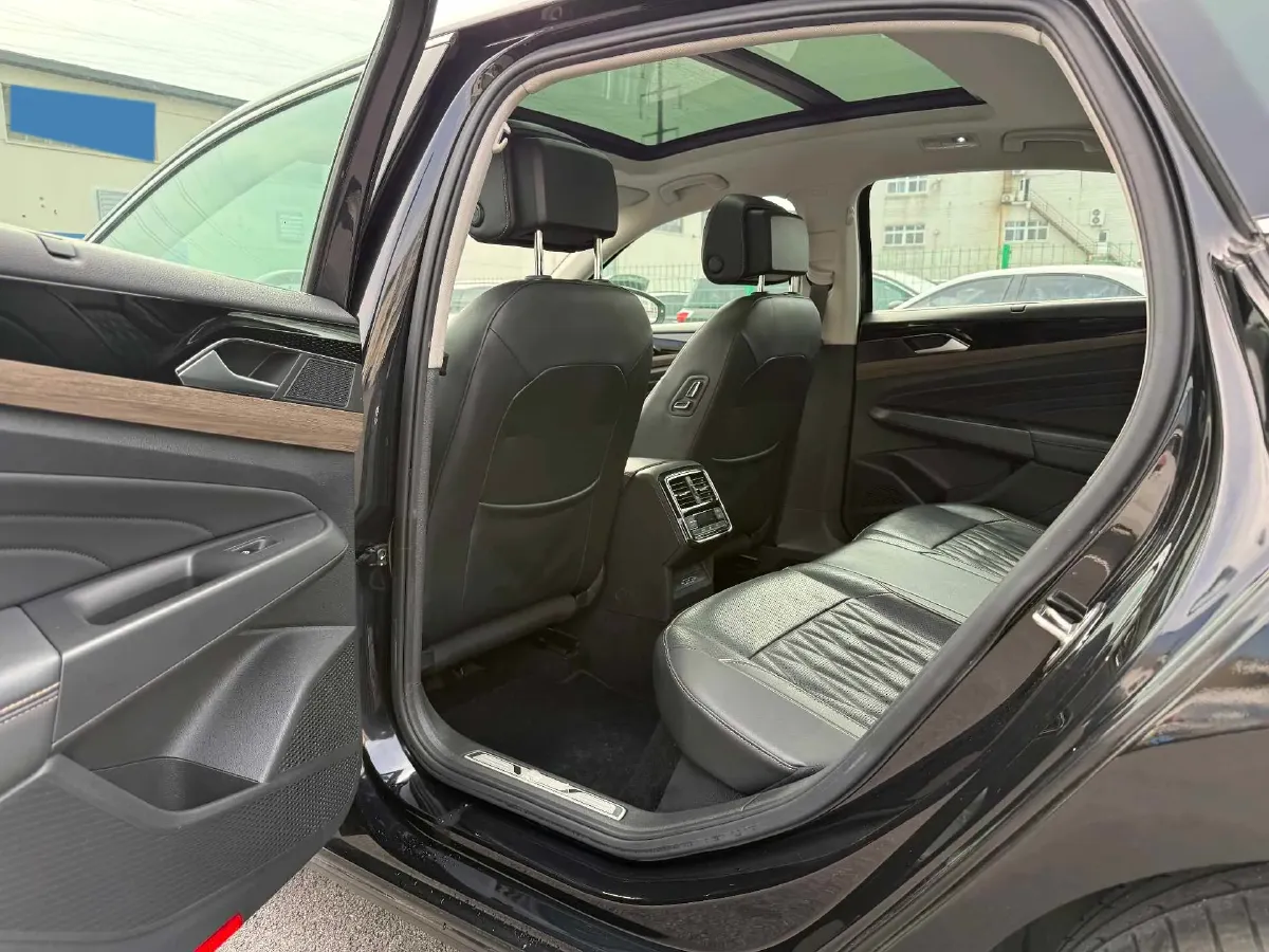 2019 Volvo V40 1.5T 152HP L4 6AT,autocango,china used car exporter,china ev exporter,chinese used car exporter,chinese used ev exporter