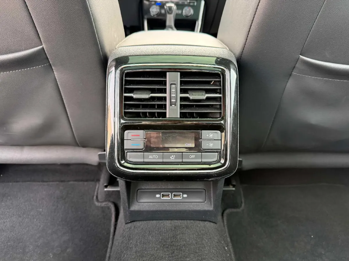 2019 Volvo V40 1.5T 152HP L4 6AT,autocango,china used car exporter,china ev exporter,chinese used car exporter,chinese used ev exporter