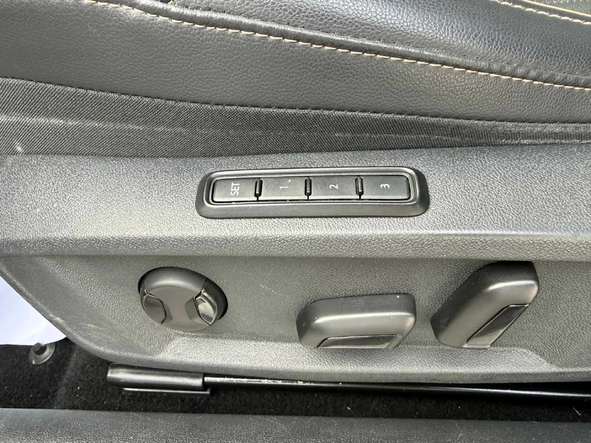 2019 Volvo V40 1.5T 152HP L4 6AT,autocango,china used car exporter,china ev exporter,chinese used car exporter,chinese used ev exporter