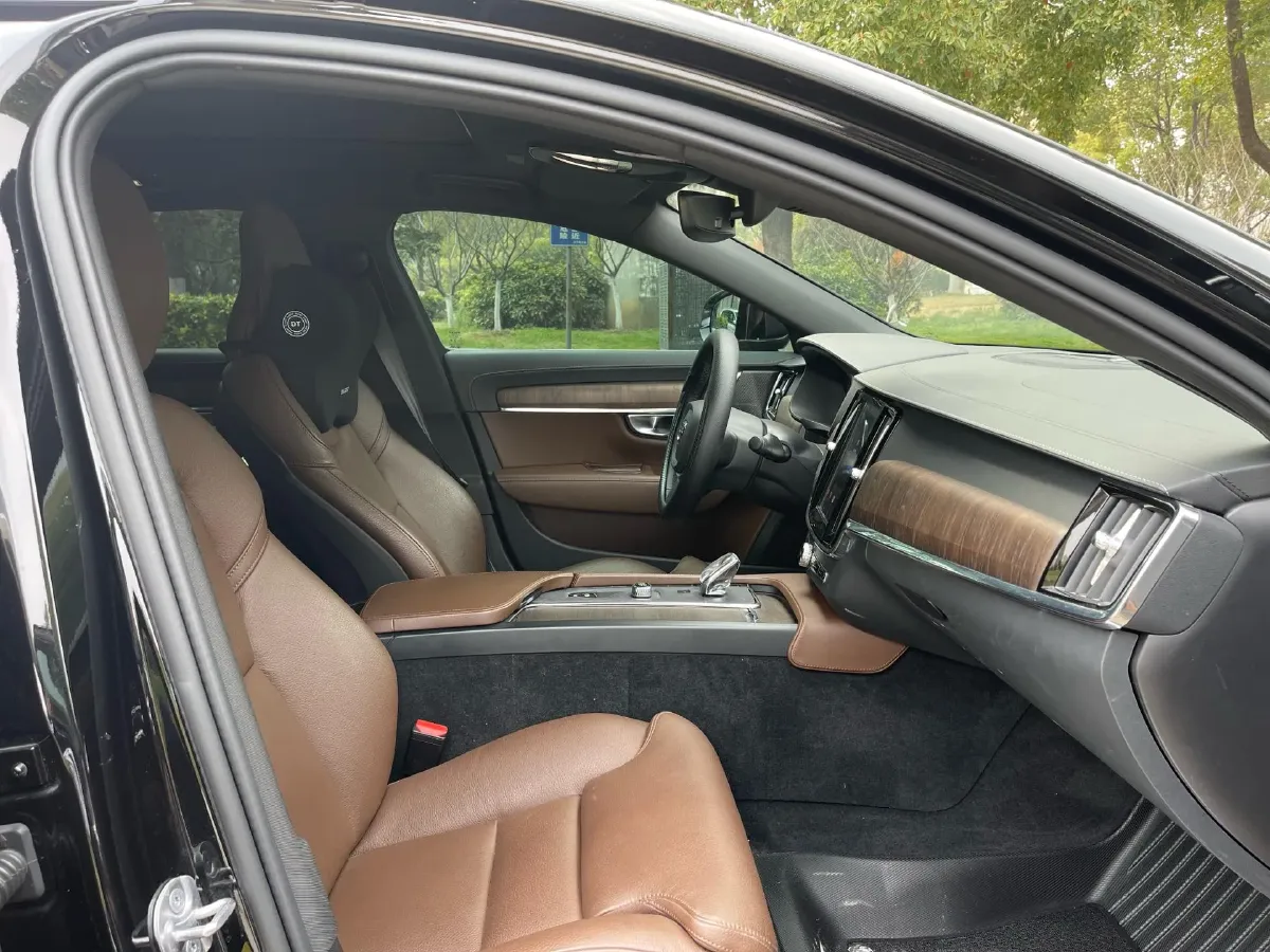 2024 Volvo S90 2.0T 250HP L4 8AT,autocango,china used car exporter,china ev exporter,chinese used car exporter,chinese used ev exporter