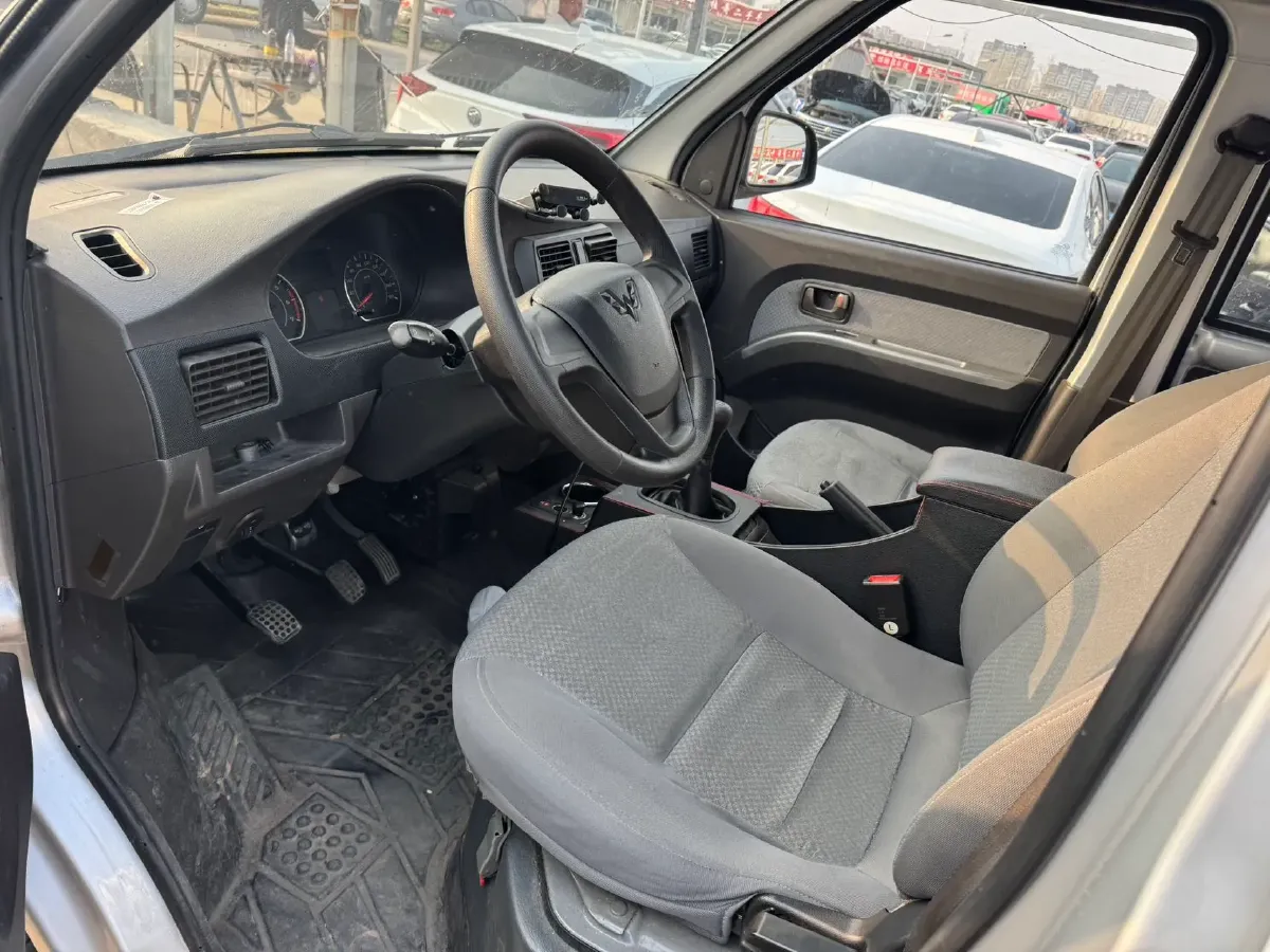 2021 WuLing RongGuang 1.5L 99HP L4 5MT,autocango,china used car exporter,china ev exporter,chinese used car exporter,chinese used ev exporter