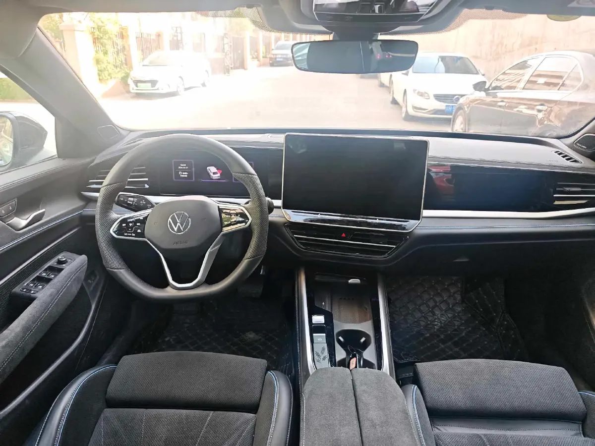 2025 Volkswagen Passat 2.0T 220HP L4 7DCT,autocango,china used car exporter,china ev exporter,chinese used car exporter,chinese used ev exporter