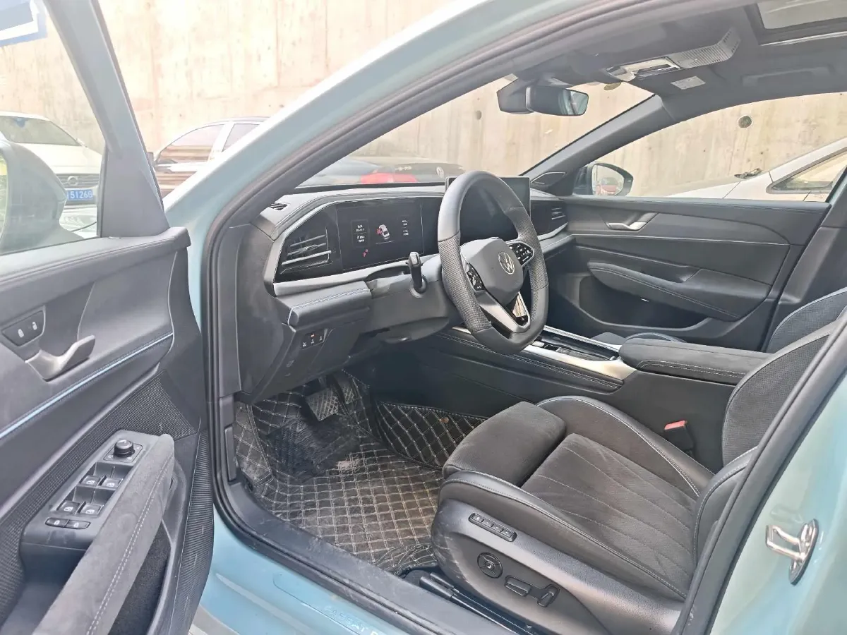 2025 Volkswagen Passat 2.0T 220HP L4 7DCT,autocango,china used car exporter,china ev exporter,chinese used car exporter,chinese used ev exporter