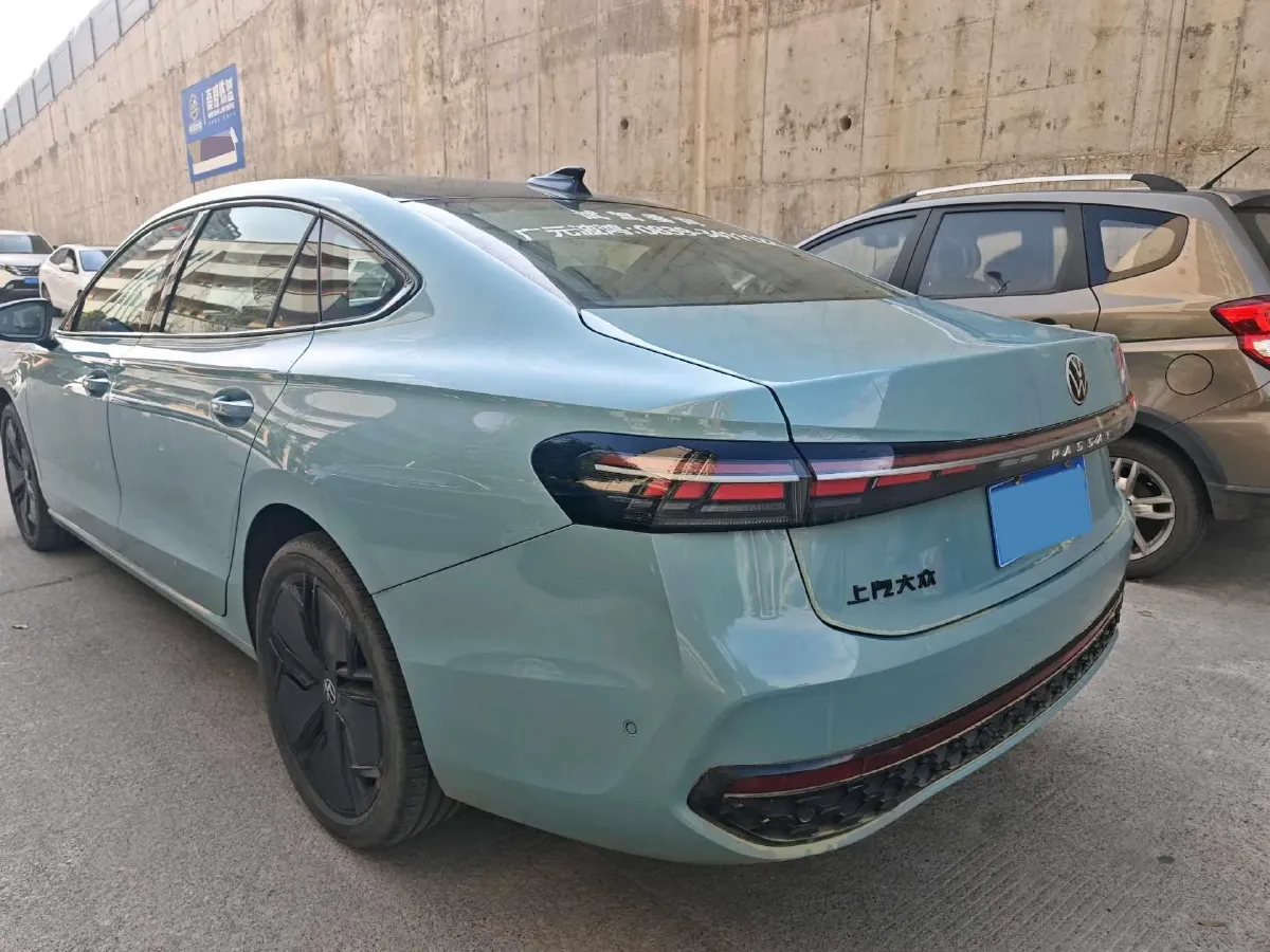2025 Volkswagen Passat 2.0T 220HP L4 7DCT,autocango,china used car exporter,china ev exporter,chinese used car exporter,chinese used ev exporter