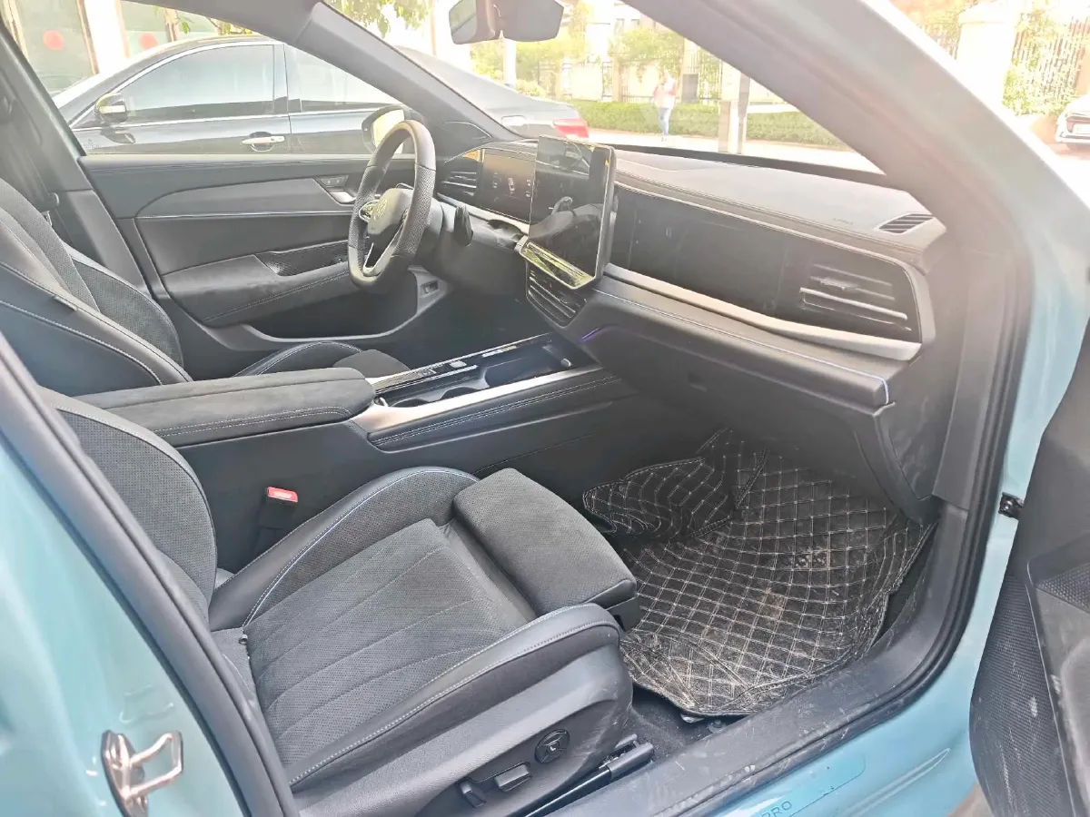 2025 Volkswagen Passat 2.0T 220HP L4 7DCT,autocango,china used car exporter,china ev exporter,chinese used car exporter,chinese used ev exporter