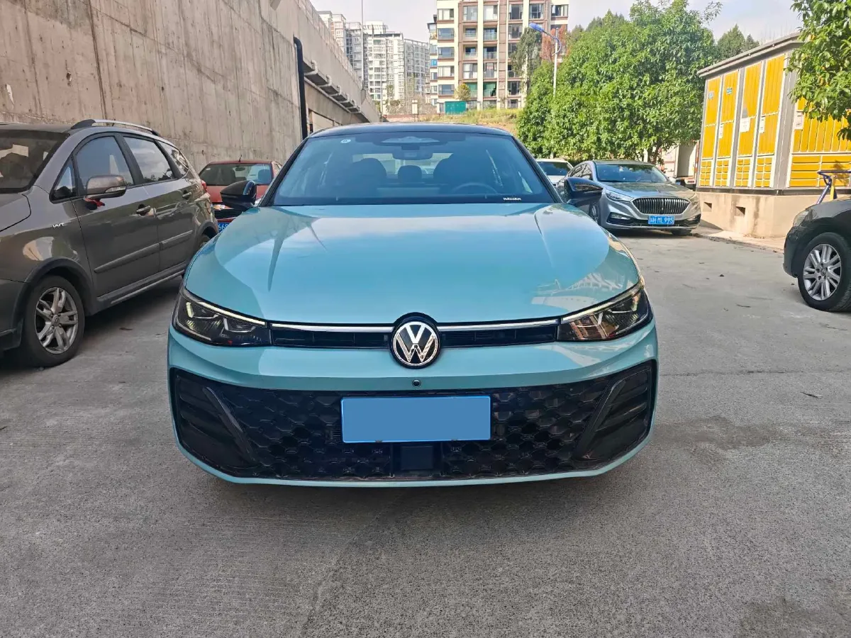 2025 Volkswagen Passat 2.0T 220HP L4 7DCT,autocango,china used car exporter,china ev exporter,chinese used car exporter,chinese used ev exporter