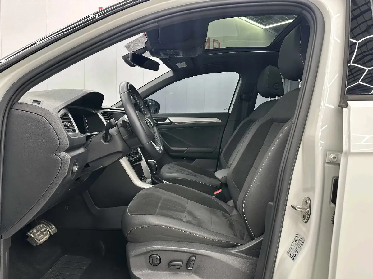 2022 Volkswagen T-Roc 1.4T 150HP L4 7DCT,autocango,china used car exporter,china ev exporter,chinese used car exporter,chinese used ev exporter