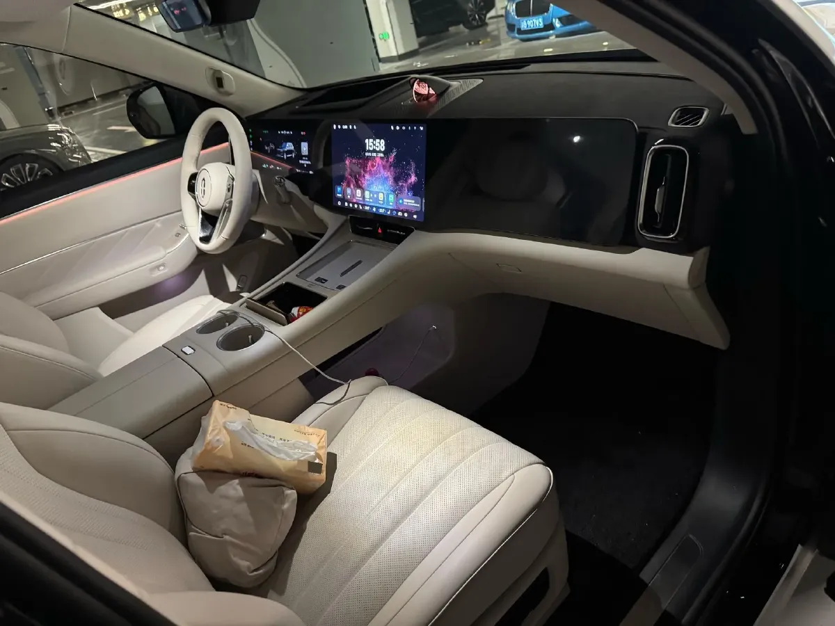 2025 AITO AITO M8 REEV 160HP REEV 53.4KWH,autocango,china used car exporter,china ev exporter,chinese used car exporter,chinese used ev exporter