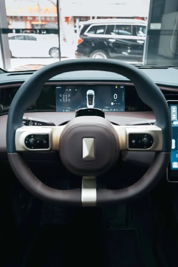 2025 Avatr 11 1.5T 156HP L4 REEV,autocango,china used car exporter,china ev exporter,chinese used car exporter,chinese used ev exporter