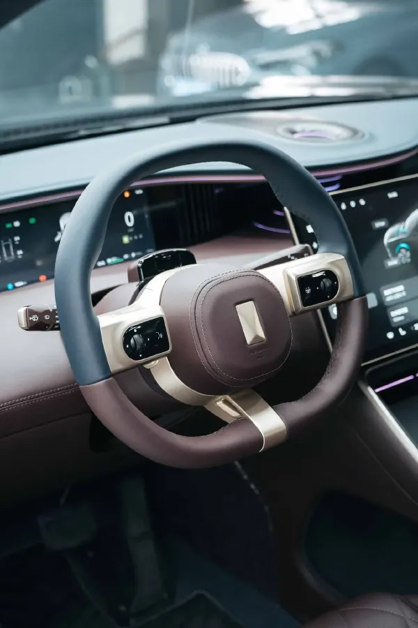 2025 Avatr 11 1.5T 156HP L4 REEV,autocango,china used car exporter,china ev exporter,chinese used car exporter,chinese used ev exporter