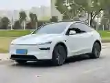 2025 Tesla Model Y BEV 62.5KWH