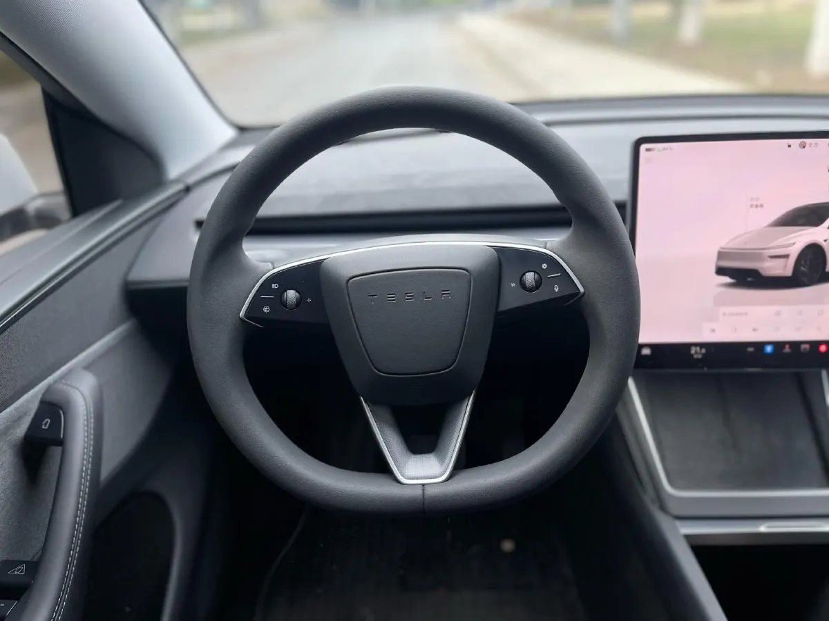 2025 Tesla Model Y BEV 62.5KWH,autocango,china used car exporter,china ev exporter,chinese used car exporter,chinese used ev exporter