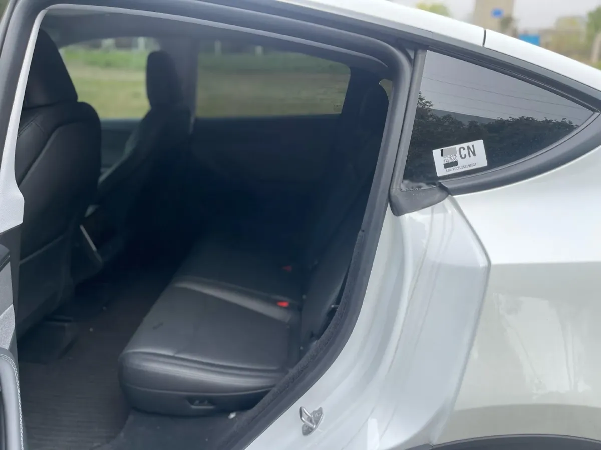 2025 Tesla Model Y BEV 62.5KWH,autocango,china used car exporter,china ev exporter,chinese used car exporter,chinese used ev exporter