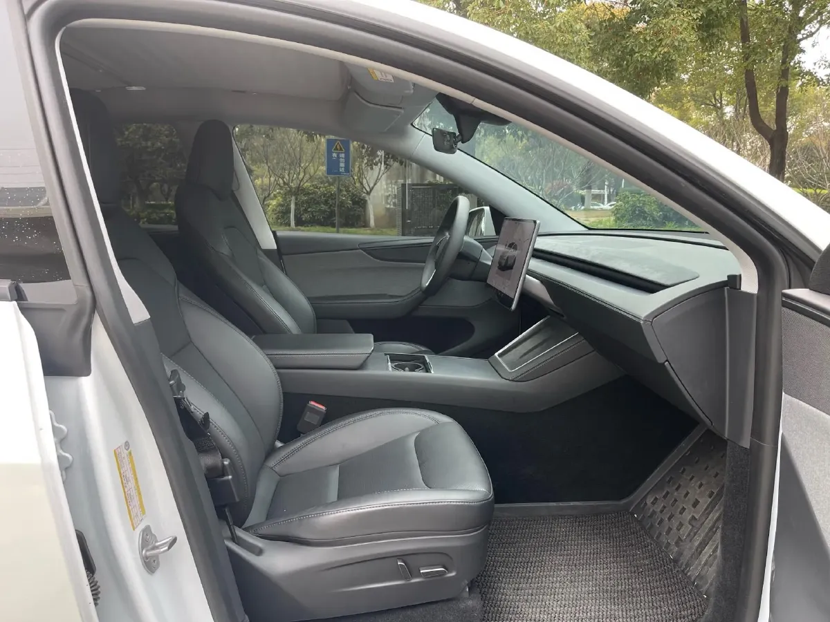 2025 Tesla Model Y BEV 62.5KWH,autocango,china used car exporter,china ev exporter,chinese used car exporter,chinese used ev exporter