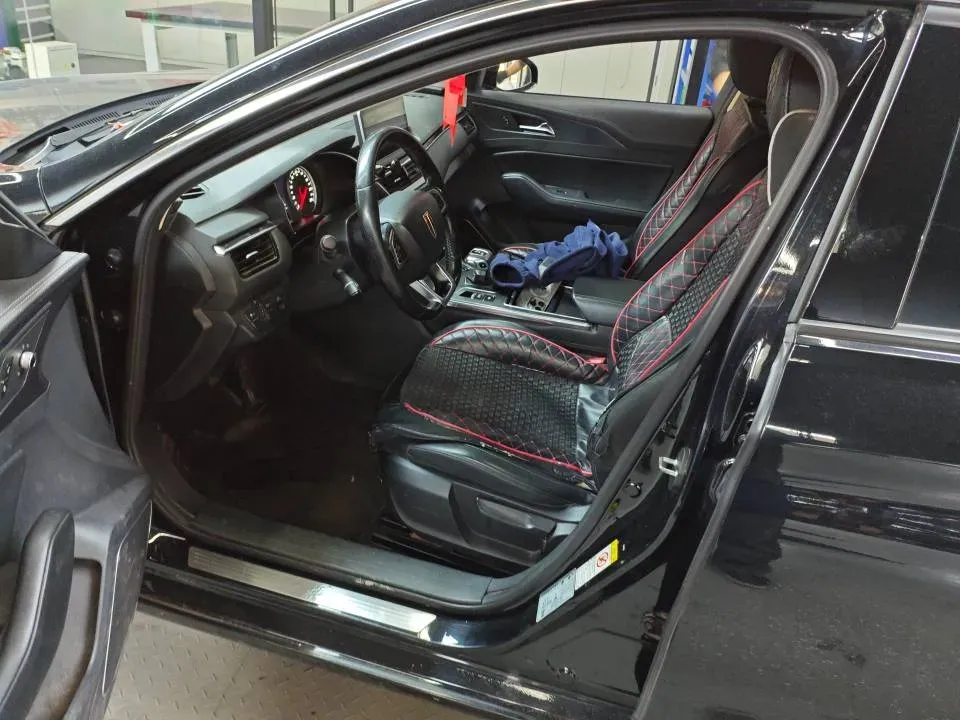 2020 HongQi H5 1.5T 169HP L4 7DCT,autocango,china used car exporter,china ev exporter,chinese used car exporter,chinese used ev exporter