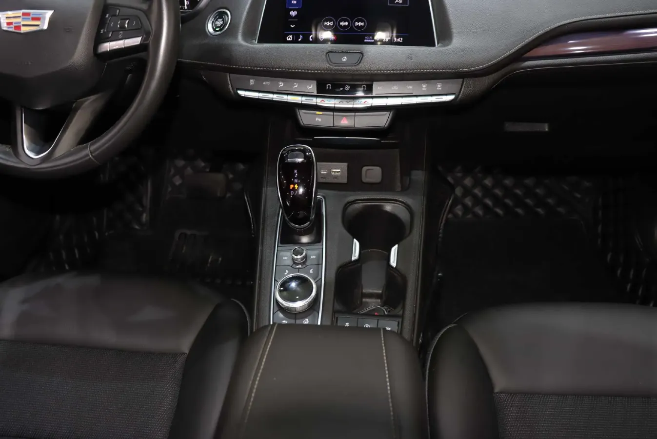 2021 Cadillac XT4 2.0T 237HP L4 9AT,autocango,china used car exporter,china ev exporter,chinese used car exporter,chinese used ev exporter