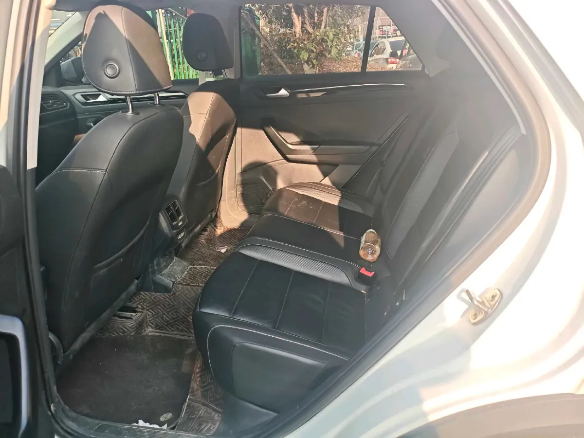 2021 Volkswagen T-Roc 1.4T 150HP L4 7DCT,autocango,china used car exporter,china ev exporter,chinese used car exporter,chinese used ev exporter