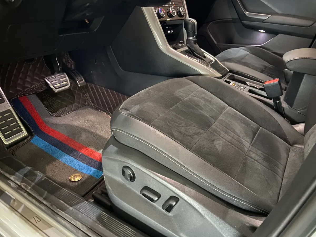 2022 Volkswagen T-Roc 1.4T 150HP L4 7DCT,autocango,china used car exporter,china ev exporter,chinese used car exporter,chinese used ev exporter