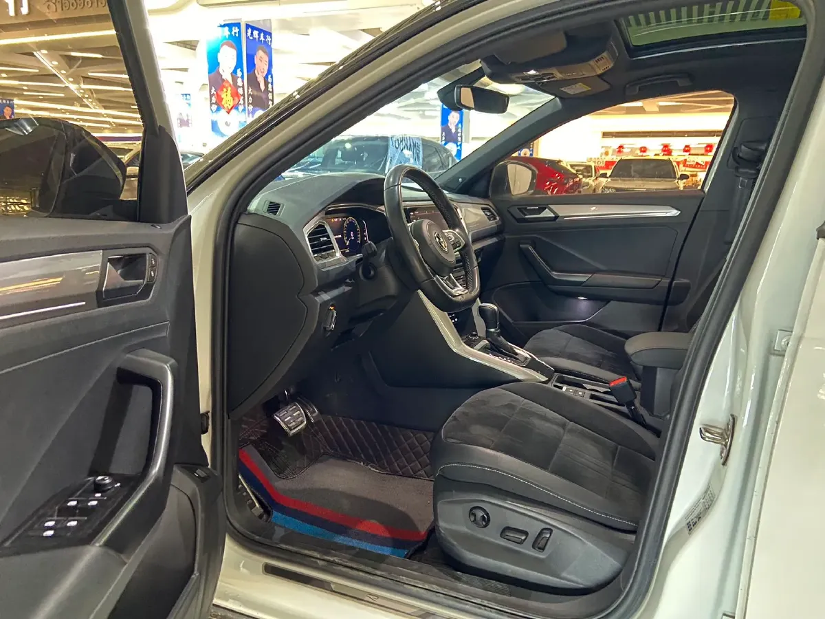 2022 Volkswagen T-Roc 1.4T 150HP L4 7DCT,autocango,china used car exporter,china ev exporter,chinese used car exporter,chinese used ev exporter