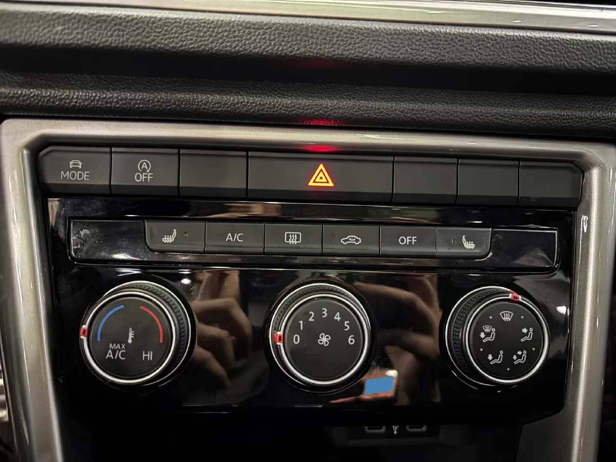 2022 Volkswagen T-Roc 1.4T 150HP L4 7DCT,autocango,china used car exporter,china ev exporter,chinese used car exporter,chinese used ev exporter