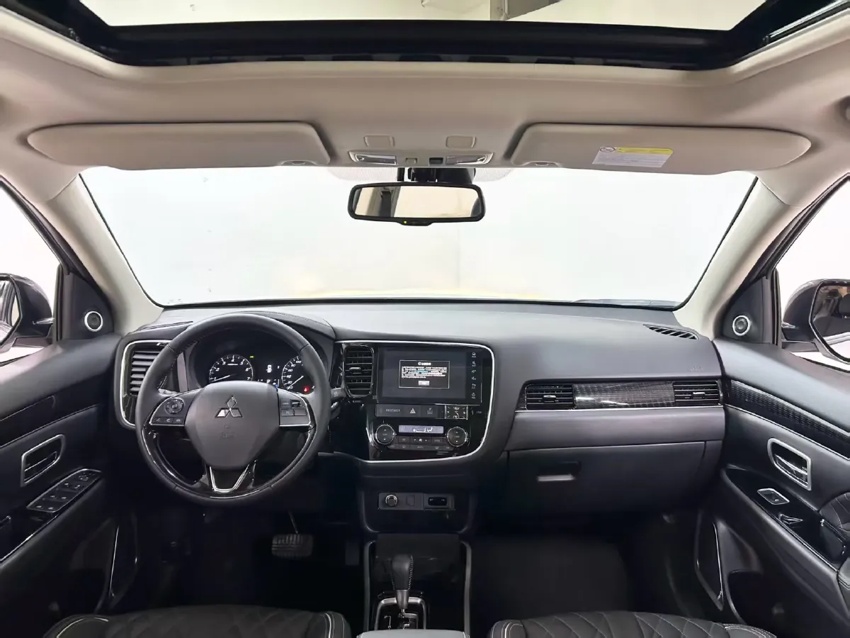 2021 Mitsubishi Outlander 2.0L 166HP L4 CVT,autocango,china used car exporter,china ev exporter,chinese used car exporter,chinese used ev exporter