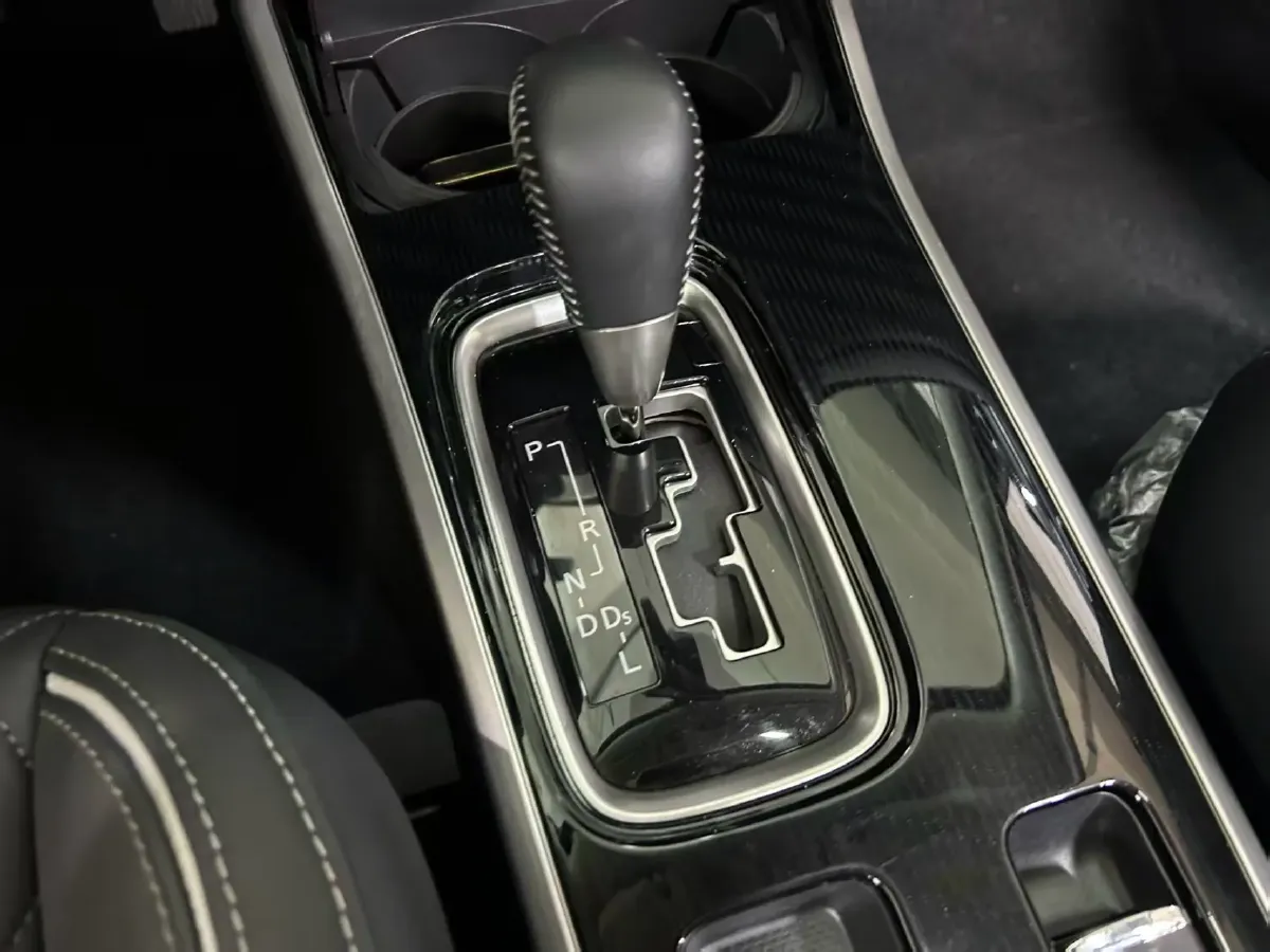 2021 Mitsubishi Outlander 2.0L 166HP L4 CVT,autocango,china used car exporter,china ev exporter,chinese used car exporter,chinese used ev exporter