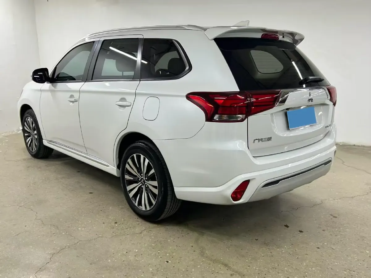 2021 Mitsubishi Outlander 2.0L 166HP L4 CVT,autocango,china used car exporter,china ev exporter,chinese used car exporter,chinese used ev exporter