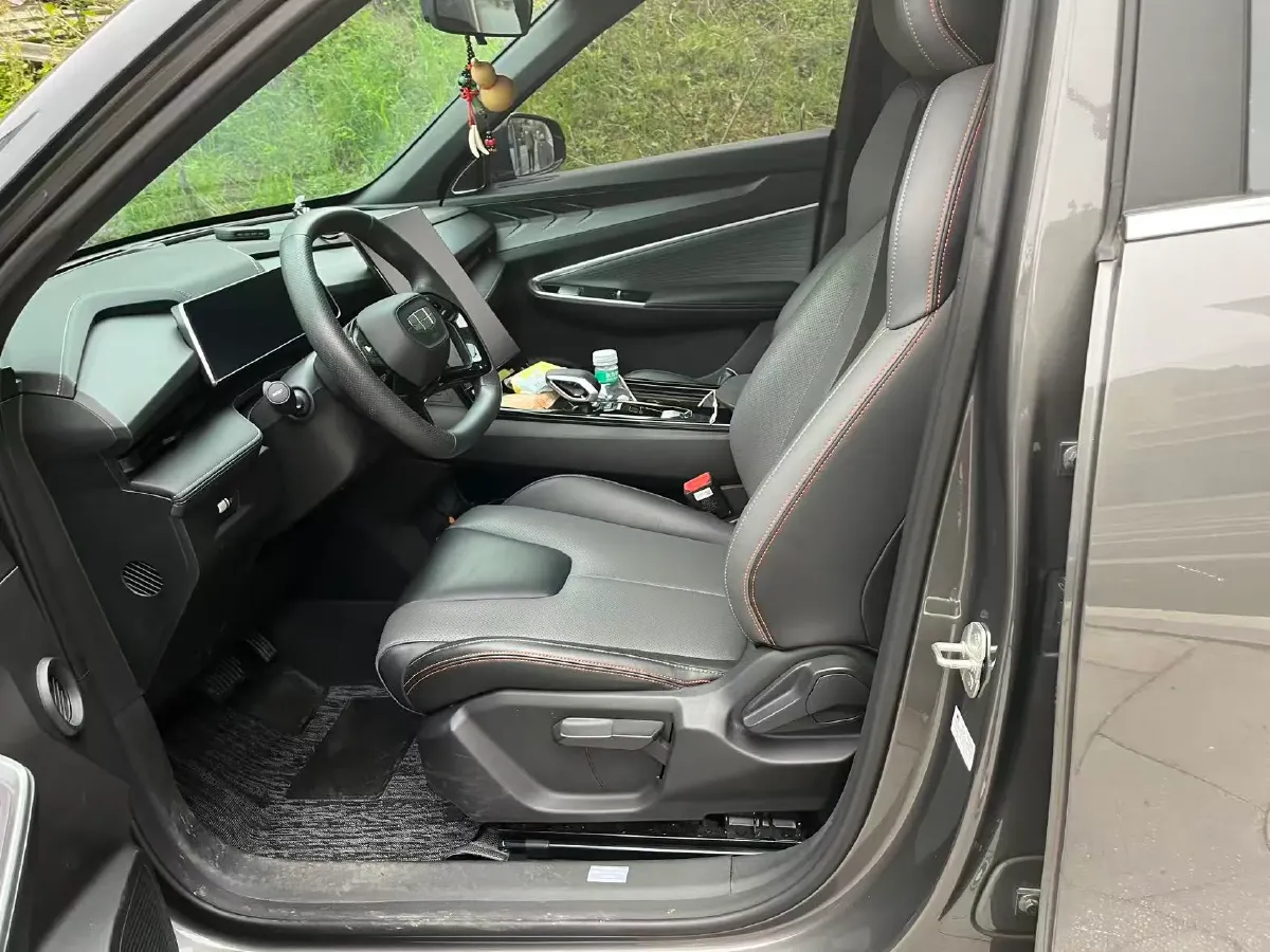 2024 Geely Emgrand L HiP 1.5T 181HP L4 3DHT PHEV 15.5KWH,autocango,china used car exporter,china ev exporter,chinese used car exporter,chinese used ev exporter