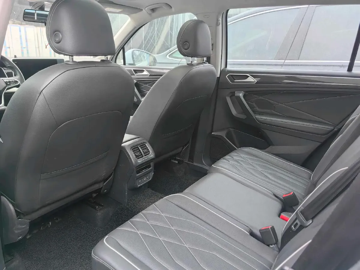 2023 Volkswagen Tiguan L 1.5T 160HP L4 7DCT,autocango,china used car exporter,china ev exporter,chinese used car exporter,chinese used ev exporter