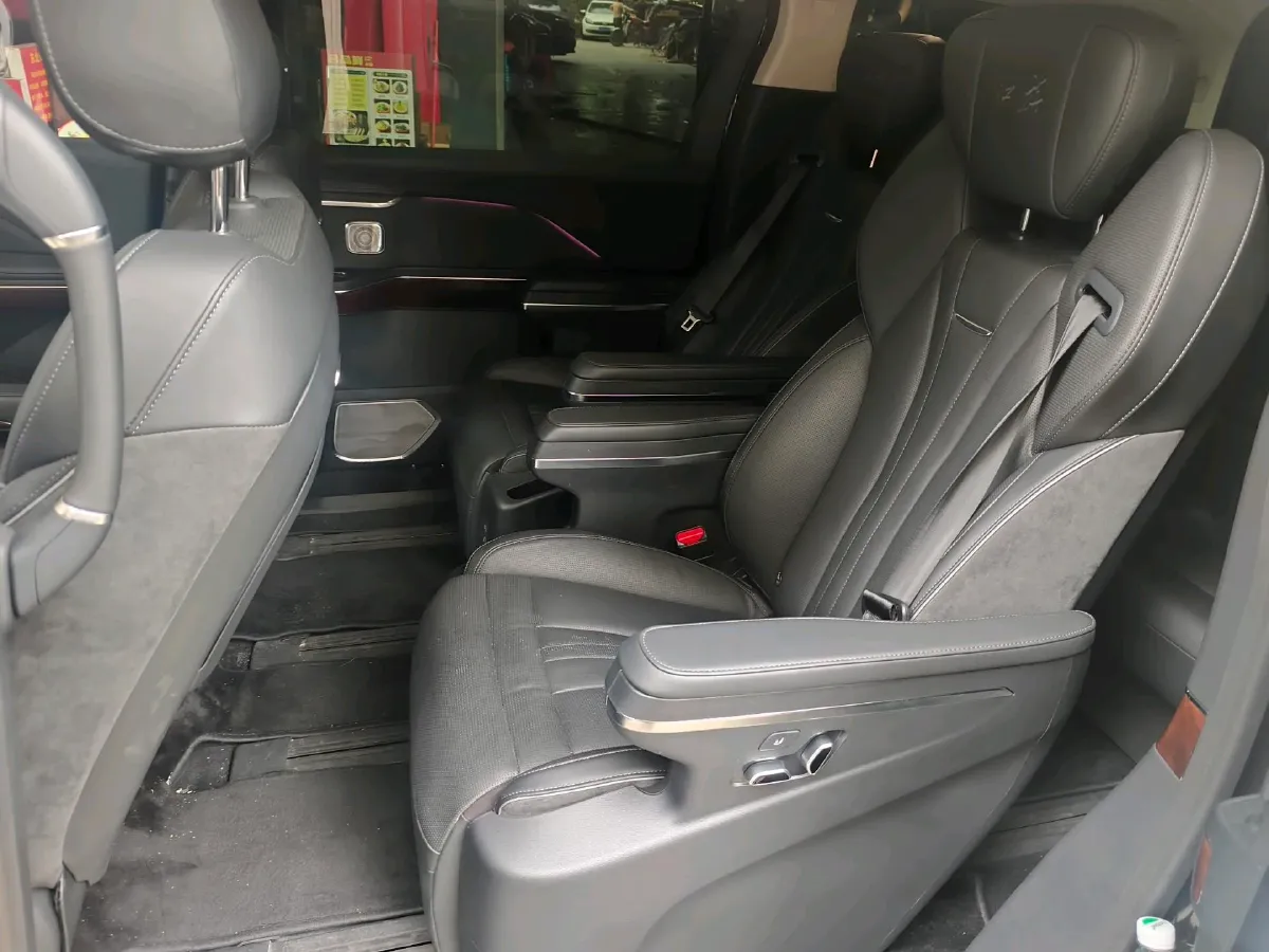 2023 HongQi HQ9 2.0T 252HP L4 8AT,autocango,china used car exporter,china ev exporter,chinese used car exporter,chinese used ev exporter