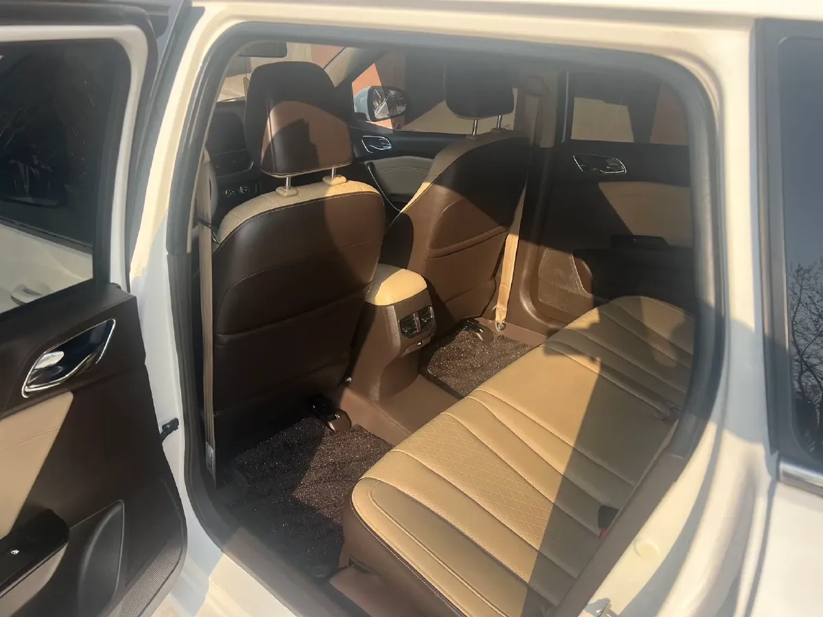 2017 BaoJun 310W 1.5L 112HP L4 6MT,autocango,china used car exporter,china ev exporter,chinese used car exporter,chinese used ev exporter