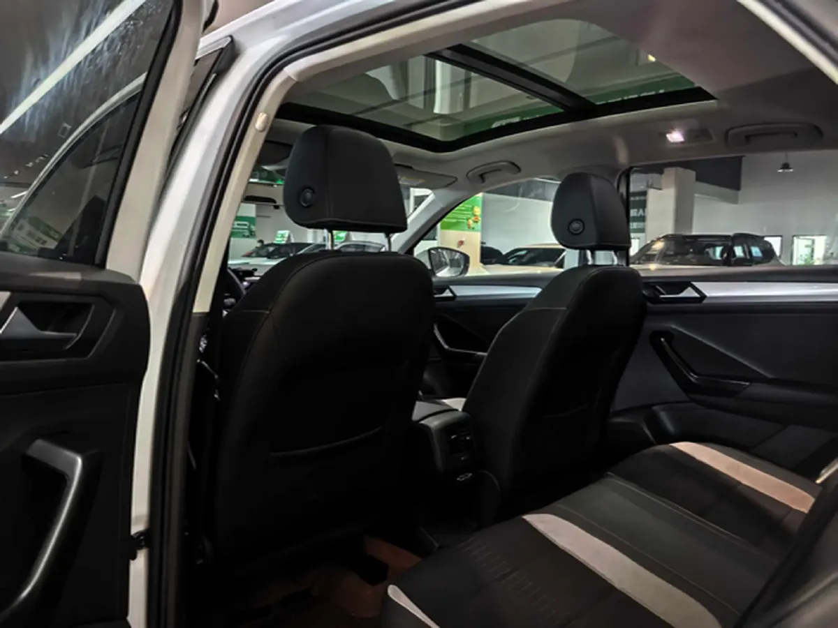 2022 Volkswagen T-Roc 1.4T 150HP L4 7DCT,autocango,china used car exporter,china ev exporter,chinese used car exporter,chinese used ev exporter