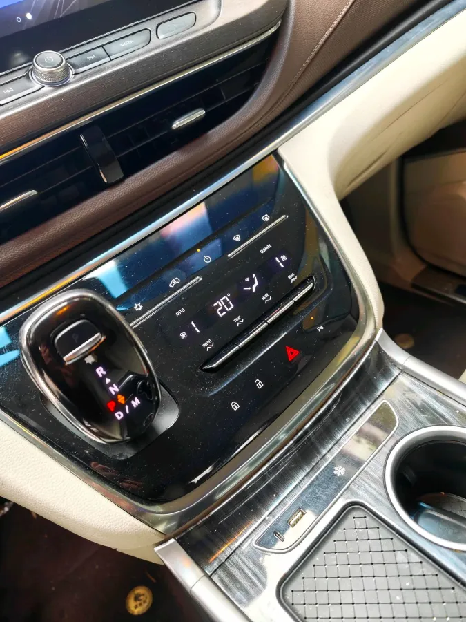 2022 Buick GL8 2.0T 237HP L4 9AT,autocango,china used car exporter,china ev exporter,chinese used car exporter,chinese used ev exporter