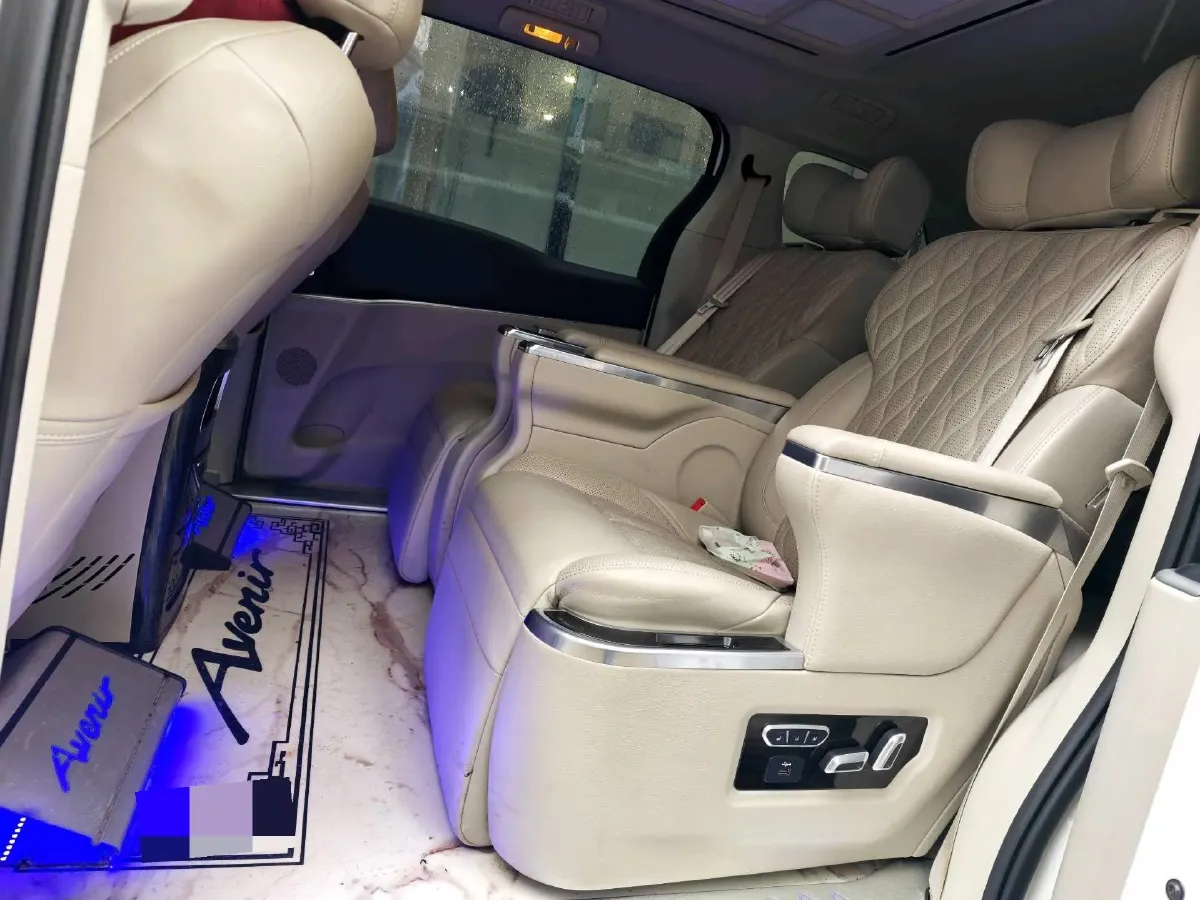 2022 Buick GL8 2.0T 237HP L4 9AT,autocango,china used car exporter,china ev exporter,chinese used car exporter,chinese used ev exporter