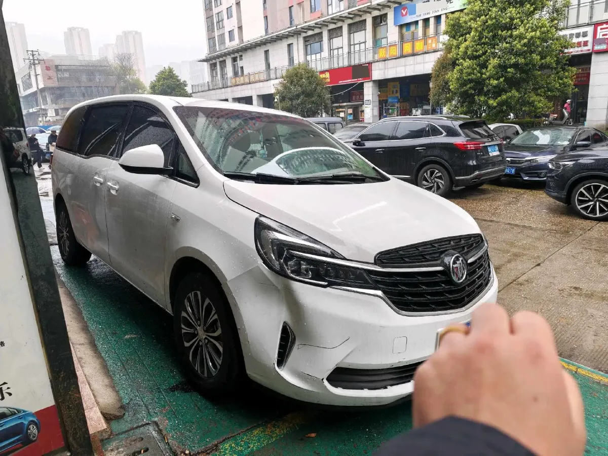2022 Buick GL8 2.0T 237HP L4 9AT,autocango,china used car exporter,china ev exporter,chinese used car exporter,chinese used ev exporter