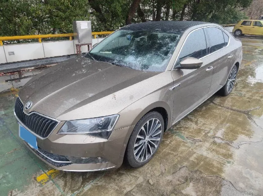 2018 Skoda Kodiak 1.8T 180HP L4 7DCT,autocango,china used car exporter,china ev exporter,chinese used car exporter,chinese used ev exporter