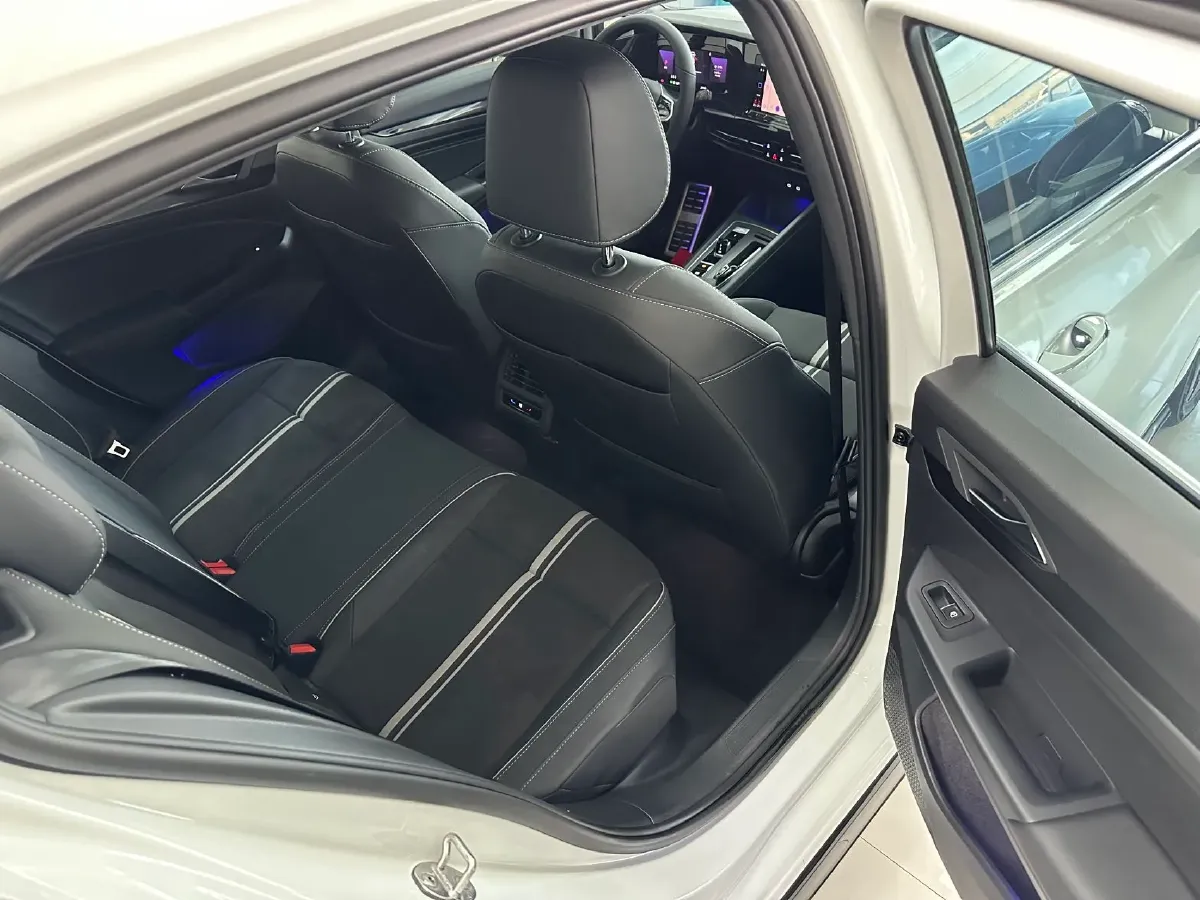 2023 Volkswagen Golf 1.4T 150HP L4 7DCT,autocango,china used car exporter,china ev exporter,chinese used car exporter,chinese used ev exporter