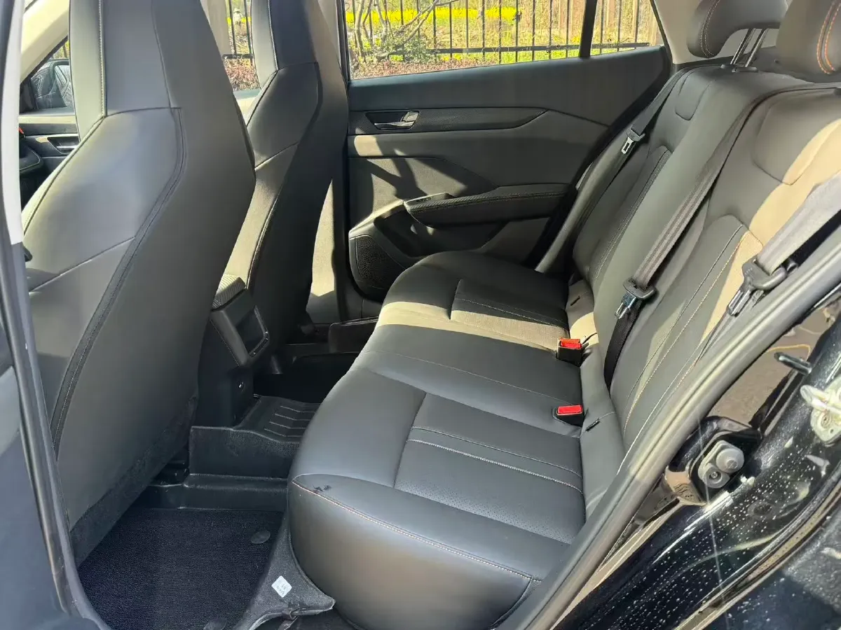 2024 DongFeng Aeolus YiXuan 1.5L 125HP L4 6DCT,autocango,china used car exporter,china ev exporter,chinese used car exporter,chinese used ev exporter