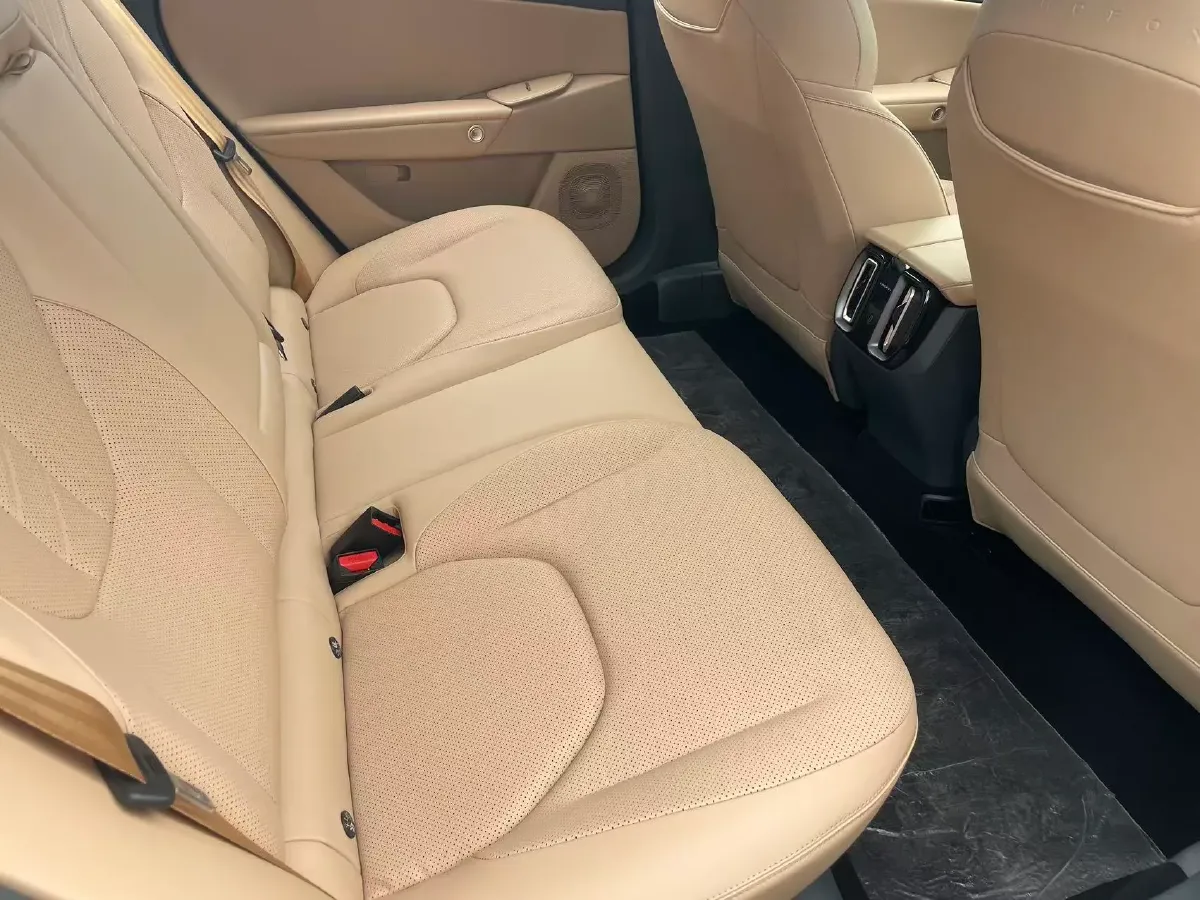 2024 ARCFOX αT5 BEV 79.2KWH,autocango,china used car exporter,china ev exporter,chinese used car exporter,chinese used ev exporter