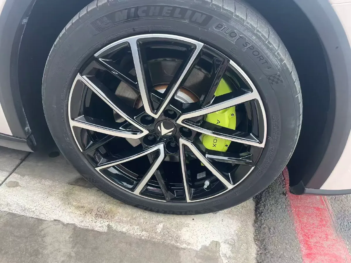 2024 ARCFOX αT5 BEV 79.2KWH,autocango,china used car exporter,china ev exporter,chinese used car exporter,chinese used ev exporter