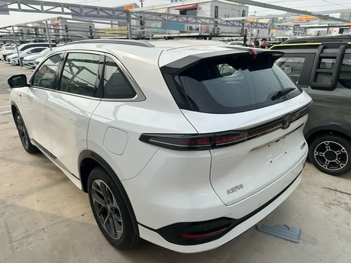 2025 ChangAn CS75 Plus 1.5T 188HP L4 8AT,autocango,china used car exporter,china ev exporter,chinese used car exporter,chinese used ev exporter