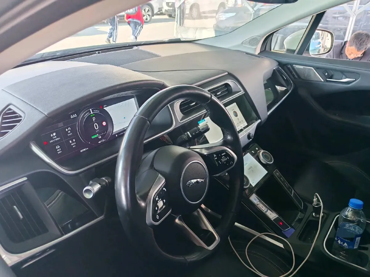 2018 Land Rover Range Rover Velar 2.0T 250HP L4 8AT,autocango,china used car exporter,china ev exporter,chinese used car exporter,chinese used ev exporter