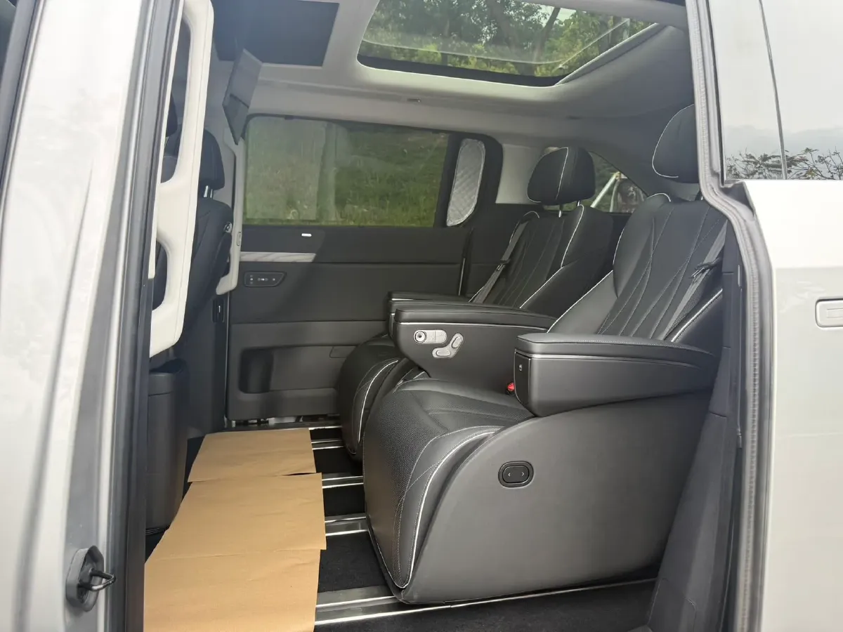 2024 Xpeng X9 BEV 101.5KWH,autocango,china used car exporter,china ev exporter,chinese used car exporter,chinese used ev exporter