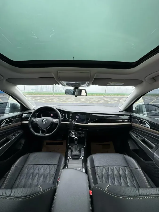 2019 Volvo V40 1.5T 152HP L4 6AT,autocango,china used car exporter,china ev exporter,chinese used car exporter,chinese used ev exporter