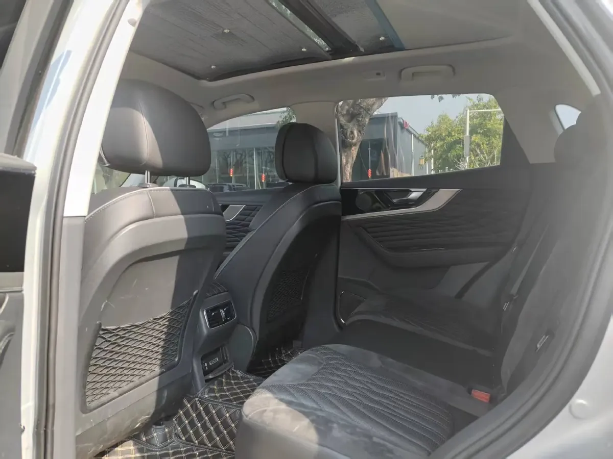 2022 HongQi HS5 2.0T 224HP L4 6AT,autocango,china used car exporter,china ev exporter,chinese used car exporter,chinese used ev exporter