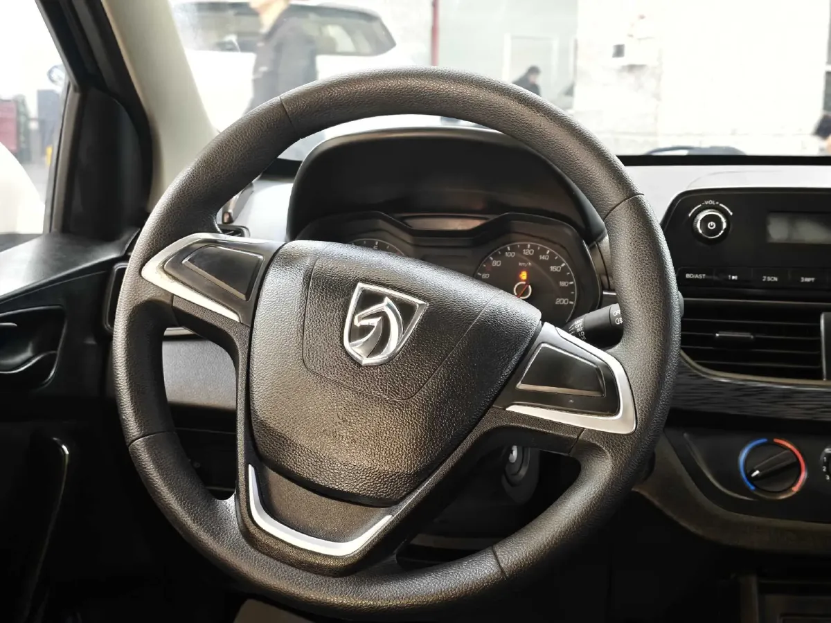 2016 BaoJun 310 1.2L 82HP L4 5MT,autocango,china used car exporter,china ev exporter,chinese used car exporter,chinese used ev exporter